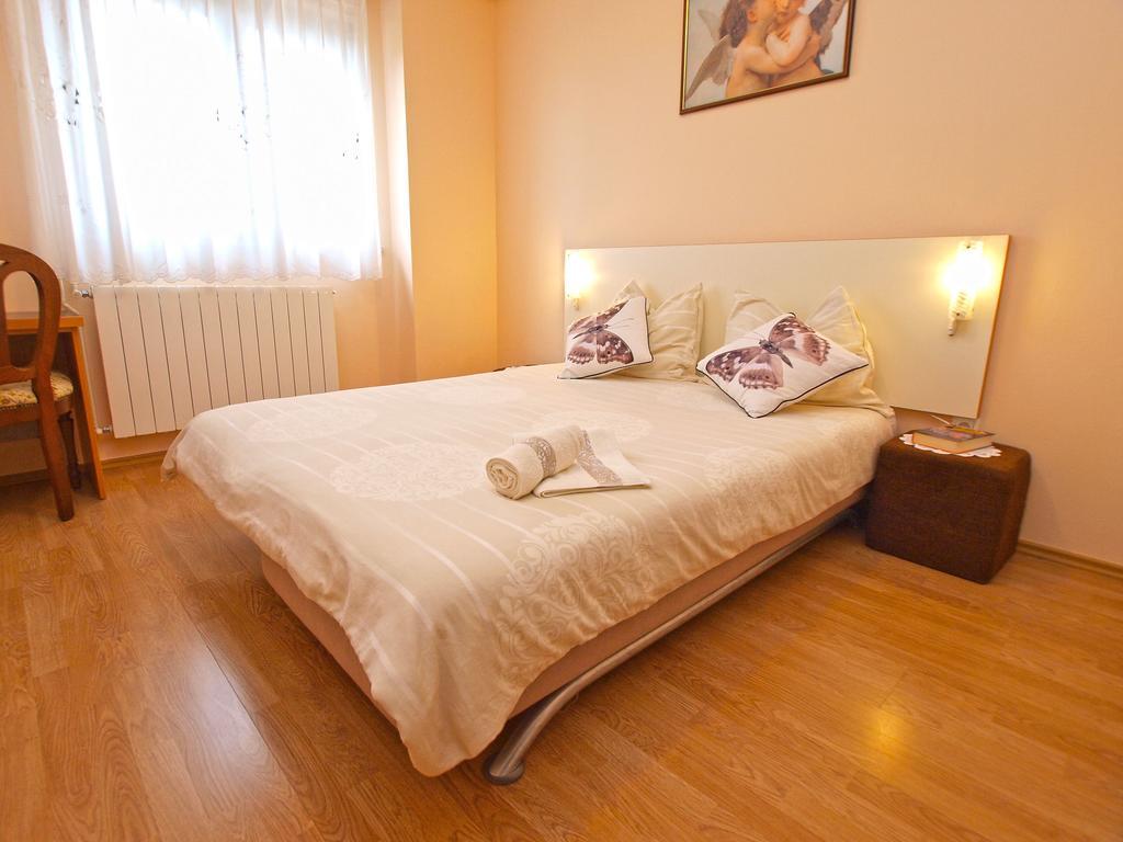 Rocka 1195 Apartment